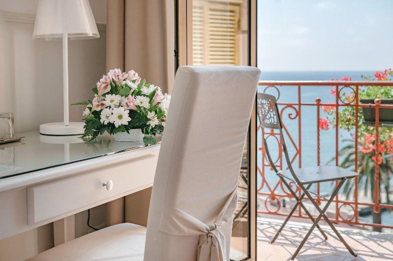 Habitación Triple Estándar Vista Mar, Miramare