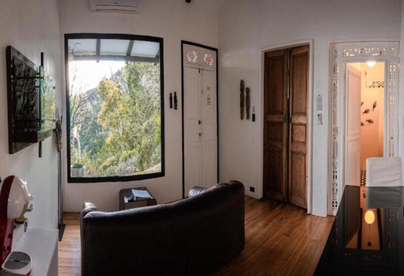 Полулюкс, Dantica Cloud Forest Lodge