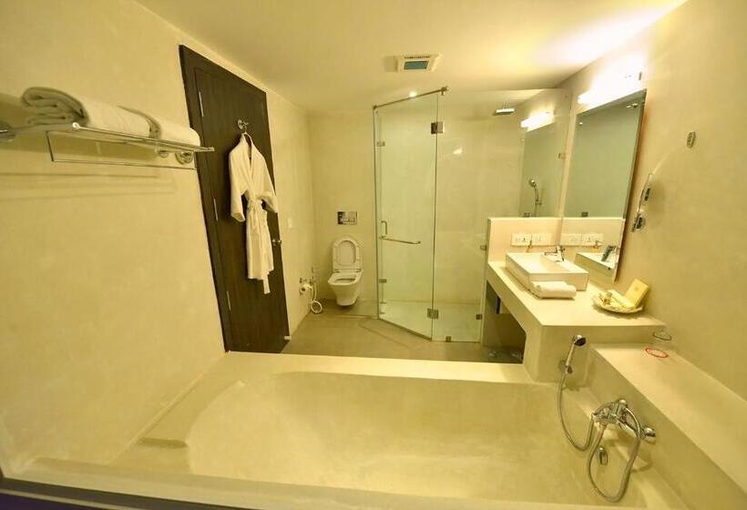 Quarto Deluxe Vista Lago, Tatsaraasa Resort & Spa, Udaipur