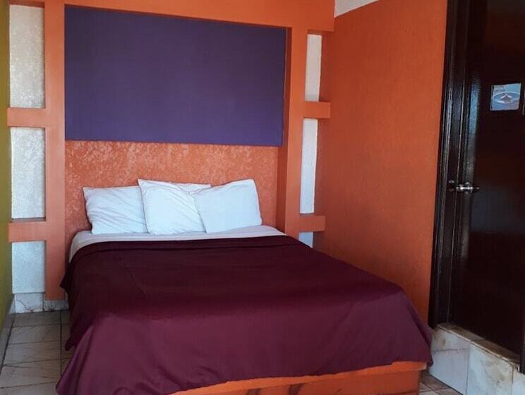 Habitación Básica Cama Matrimonio, Grand Hotel Guaycura