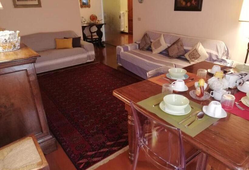 اتاق استاندارد سه نفره, La Rosa Townhouse