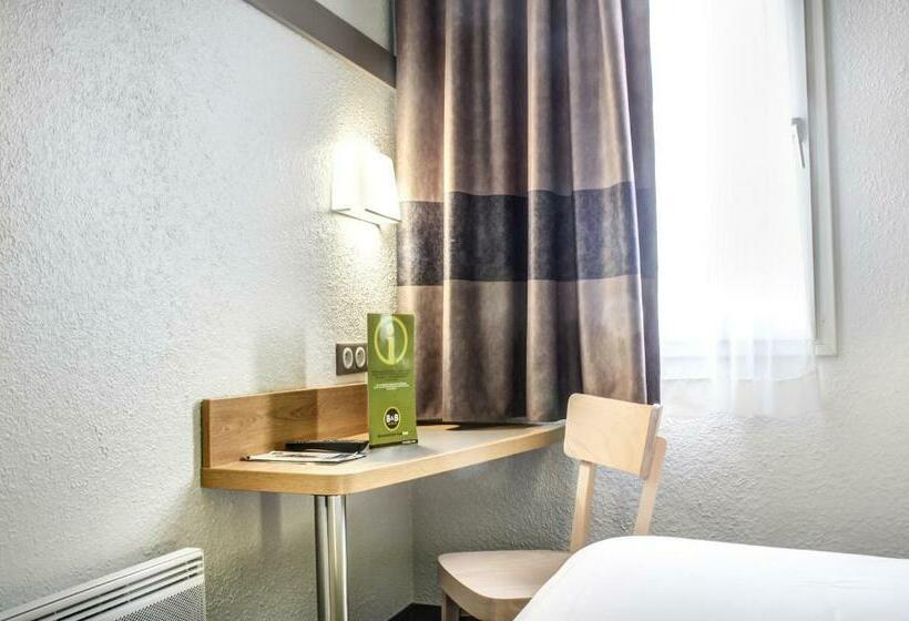 Номер Стандарт Трехместный, Inn Design Montluçon