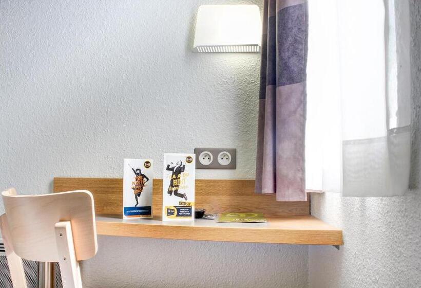 Номер Стандарт Трехместный, Inn Design Montluçon