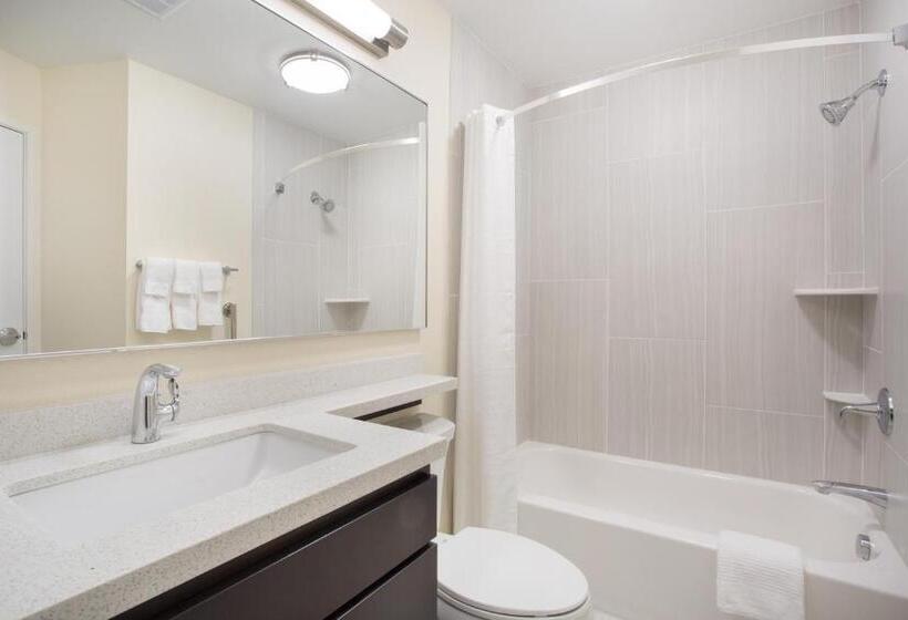 스탠다드 스튜디오, Candlewood Suites Dickinson, An Ihg