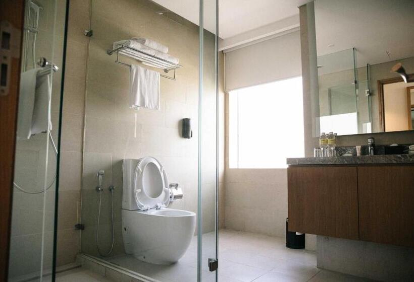 Номер Премиум, Holiday Inn & Suites Jakarta Gajah Mada, An Ihg