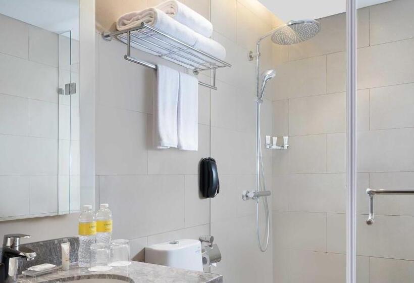 Люкс Кровать Кинг, Holiday Inn & Suites Jakarta Gajah Mada, An Ihg