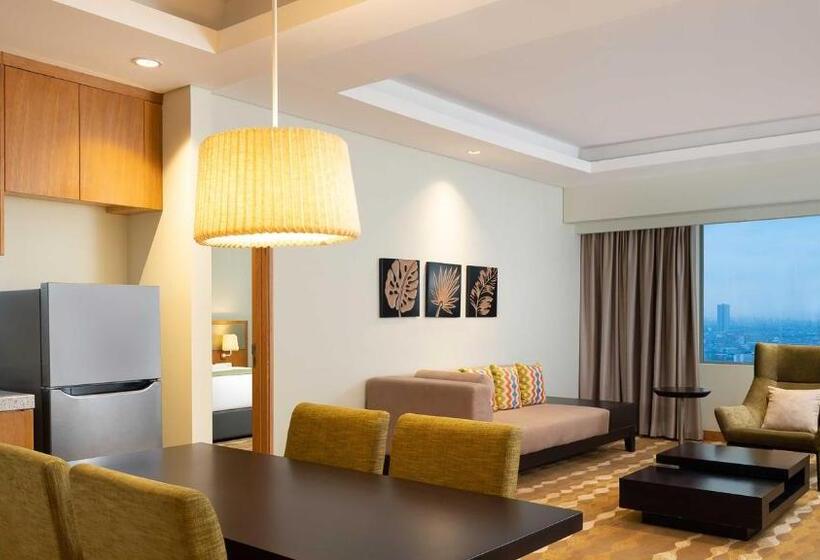 Люкс Кровать Кинг, Holiday Inn & Suites Jakarta Gajah Mada, An Ihg