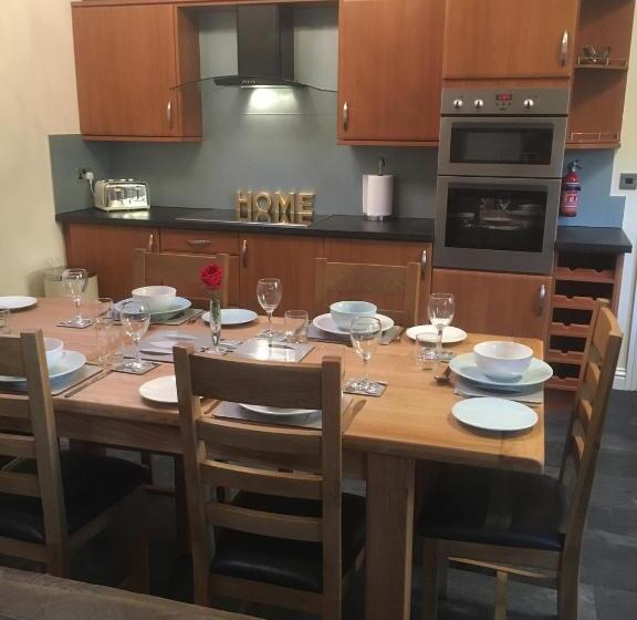 キャビン, Newsham Grange Farm