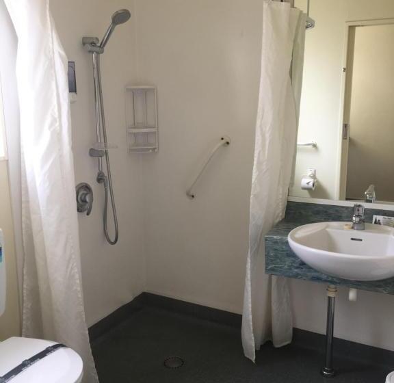 Студия Стандарт, Bentons Motel