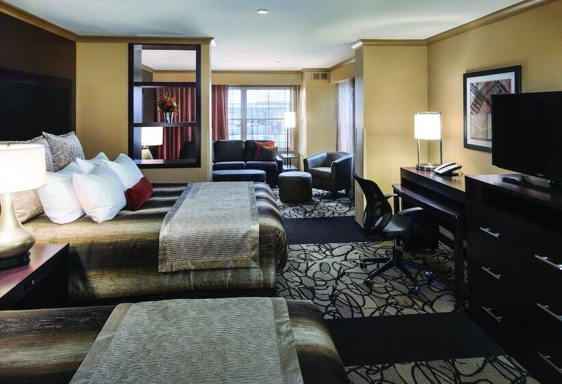 Полулюкс, Clubhouse Hotel & Suites Fargo