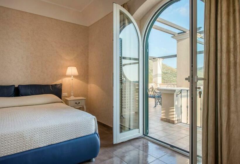 带露台的小型套房, Collina Degli Ulivi B&b