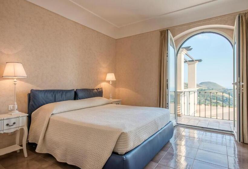带露台的小型套房, Collina Degli Ulivi B&b