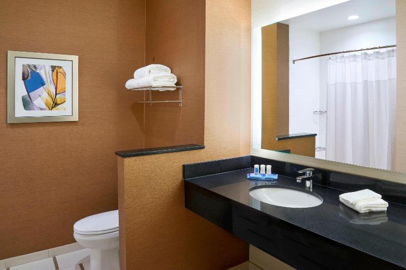 스위트 킹사이즈 침대, Fairfield By Marriott Niagara Falls