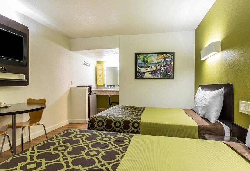 Номер Стандарт 2 Двуспальные Кровати, Rodeway Inn Downtown Hanford