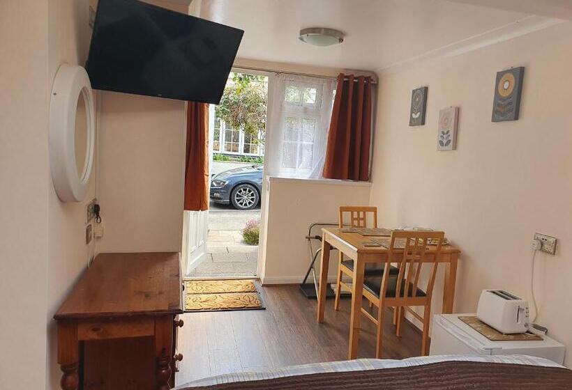 اتاق استاندارد, Penryn Guest House, Ensuite Rooms, Free Parking And Free Wifi