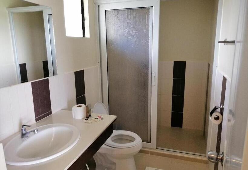 اتاق استاندارد با چشم‌انداز استخر, Anika Island Resort