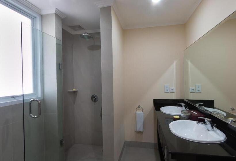 استودیوی استاندارد, Peninsula Bay Resort