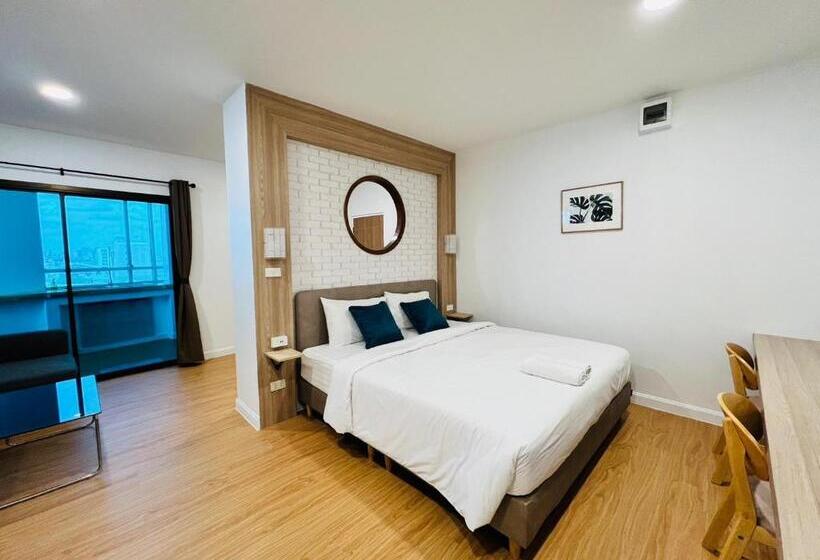 デラックススイート, Lee's Mark Residence