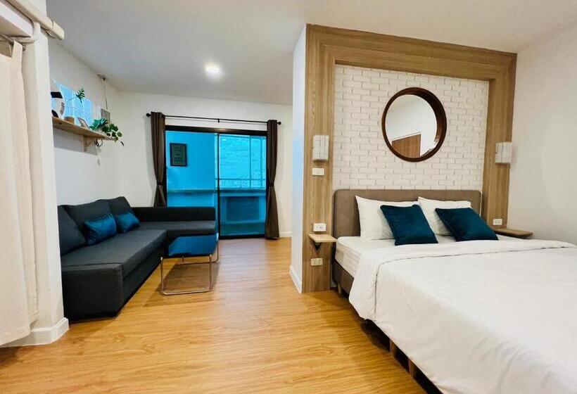 デラックススイート, Lee's Mark Residence