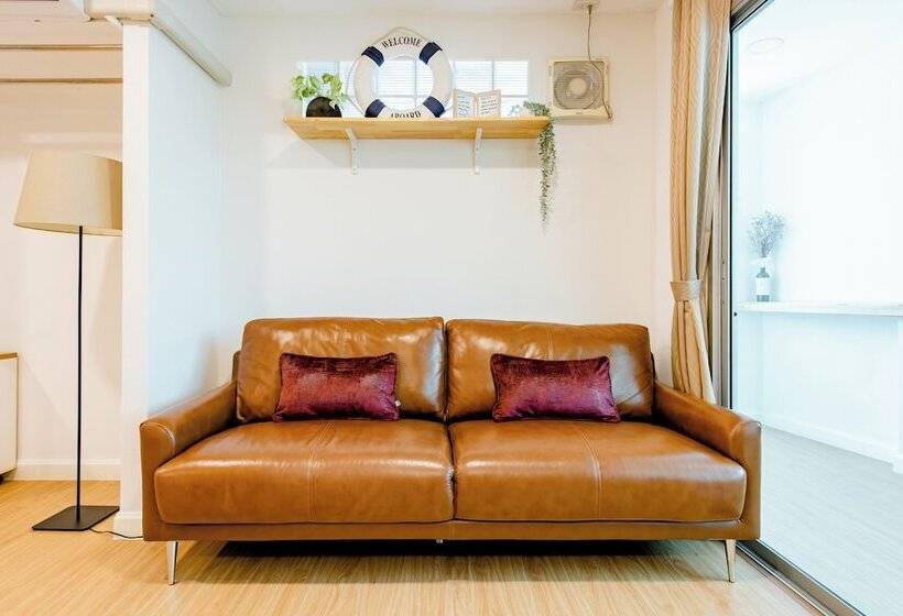 デラックススイート, Lee's Mark Residence