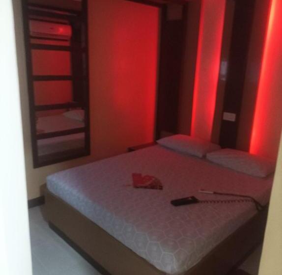 Номер Deluxe, Sogo   Monumento, Lrt Station