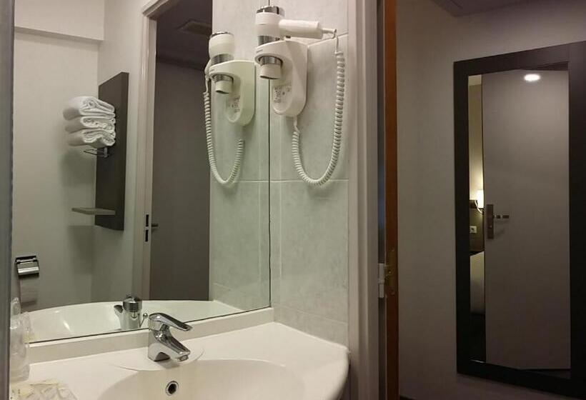 اتاق استاندارد چهار تخته, Akena City Saint Witz