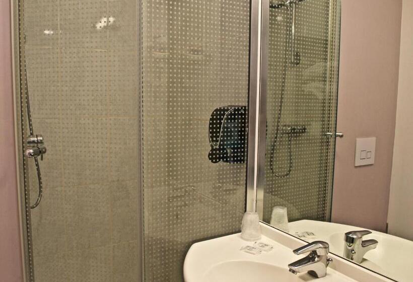 اتاق استاندارد چهار تخته, Akena City Saint Witz
