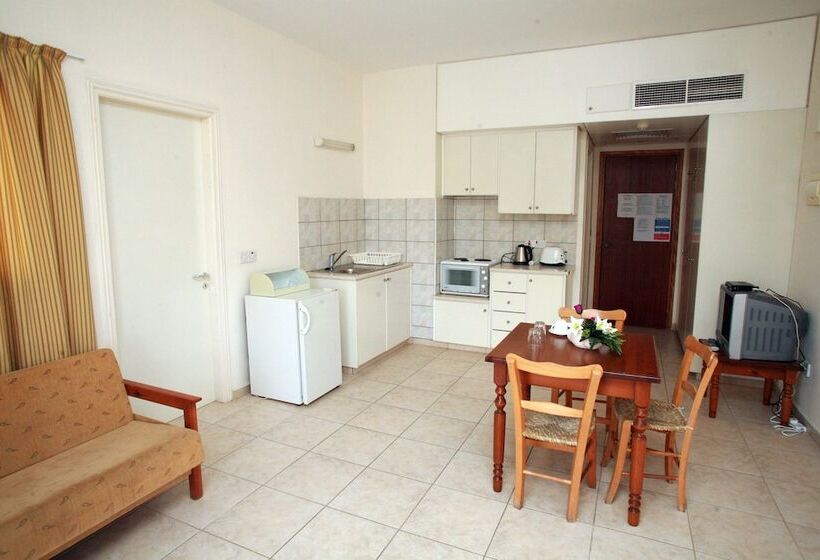 Апартаменты Внутренние 1 Спальня, New York Plaza  Apartments
