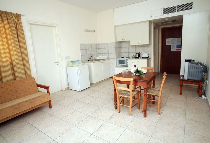 Студио Стандарт Вид на Бассейн, New York Plaza  Apartments