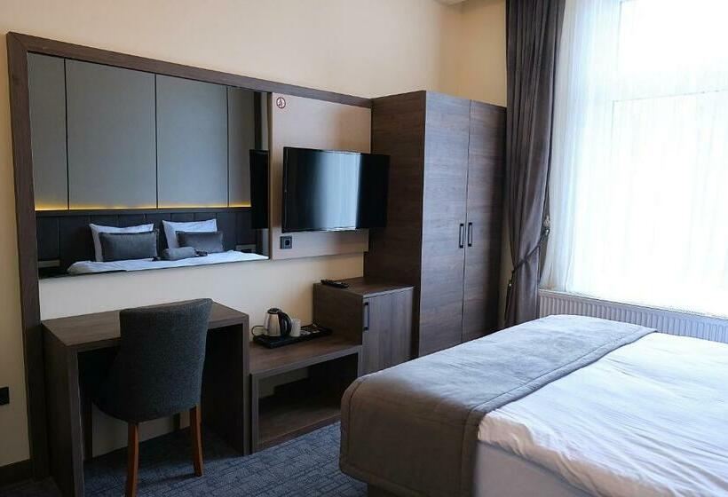Номер Deluxe, Münden