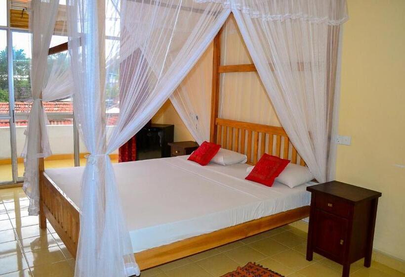 Номер Superior Вид на Море с Балконом, Marine Tourist Guest House At Negombo Beach
