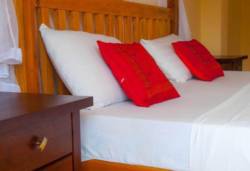 Номер Superior Вид на Море с Балконом, Marine Tourist Guest House At Negombo Beach