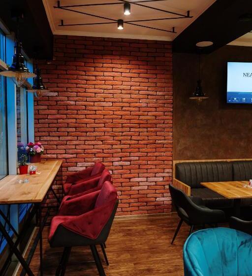 اتاق کلاسیک سه تخته, Boutique Hotel Nea