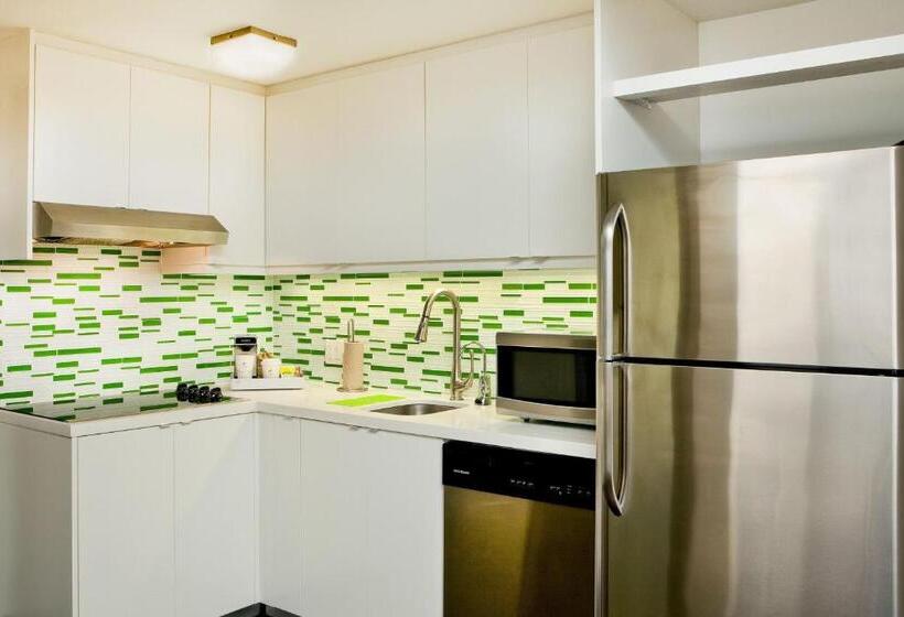 מיטת קינג בסוויטה, Element Miami Doral