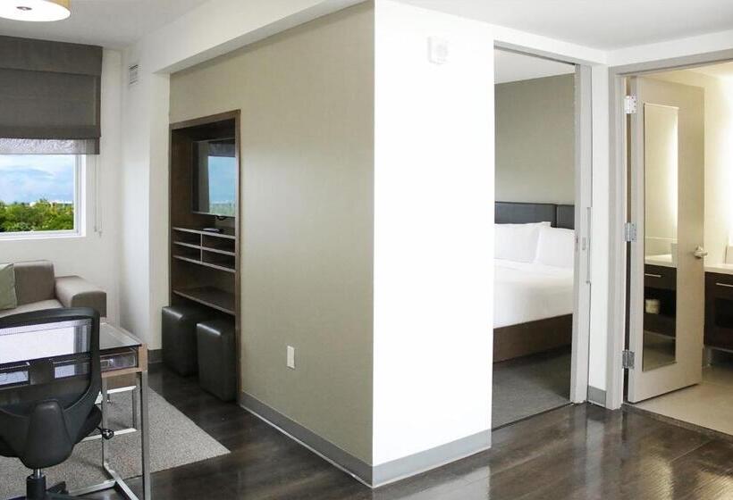 מיטת קינג בסוויטה, Element Miami Doral