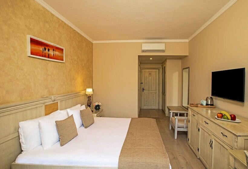 اتاق لوکس با چشم‌انداز باغ, Alaçatı Beach Resort