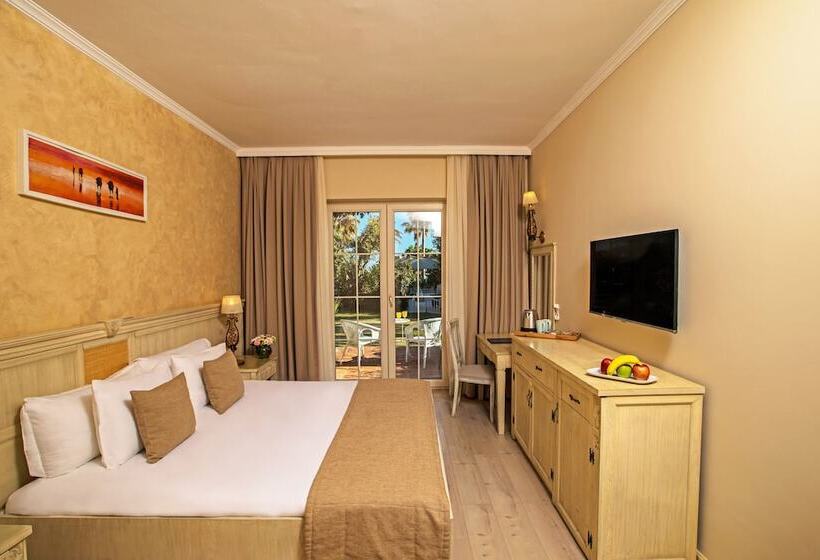 اتاق لوکس با چشم‌انداز باغ, Alaçatı Beach Resort