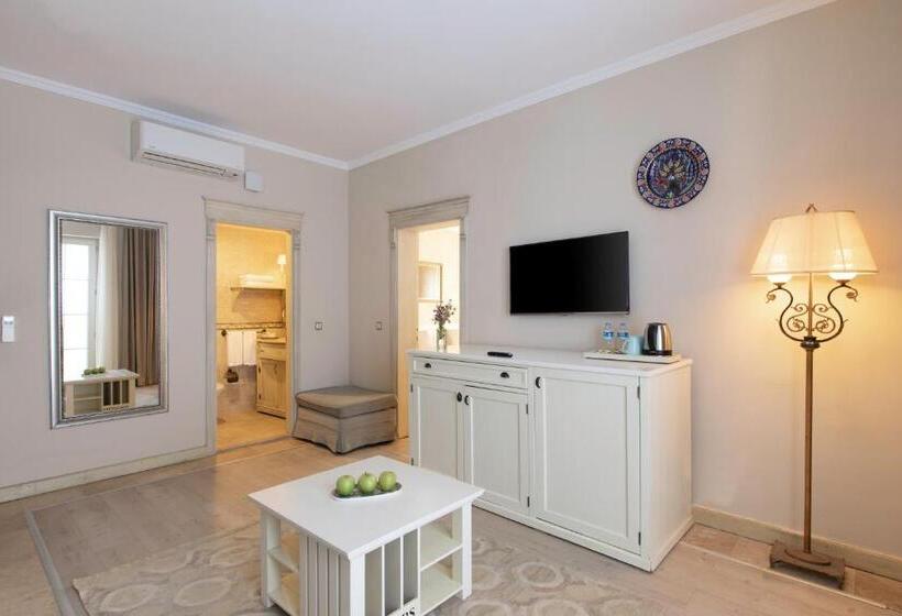 سوییت با چشم‌انداز باغ, Alaçatı Beach Resort
