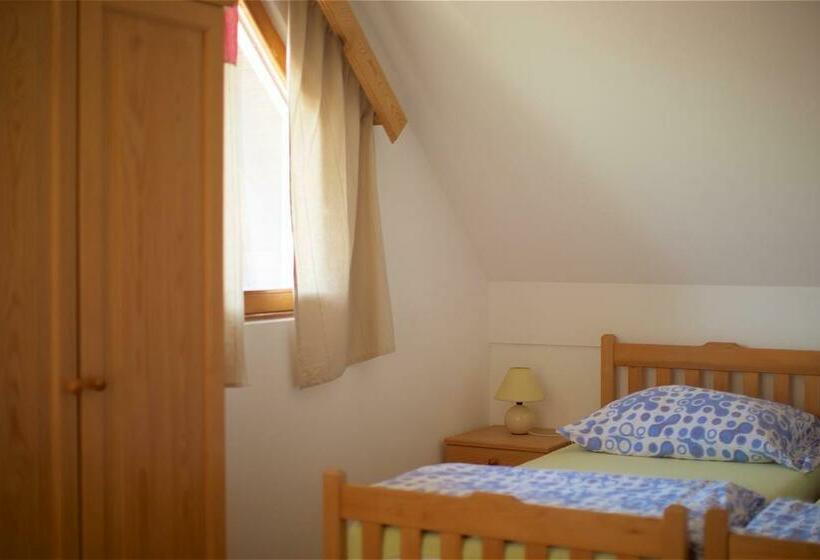 اتاق استاندارد سه نفره, Tourist Farm Rooms Lovrec