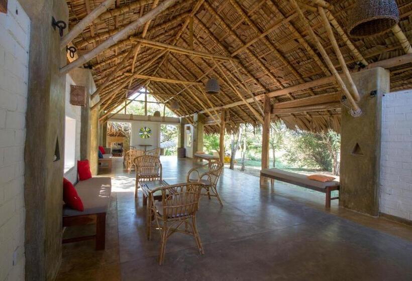 Хижина, Back Of Beyond   Wellness Retreat