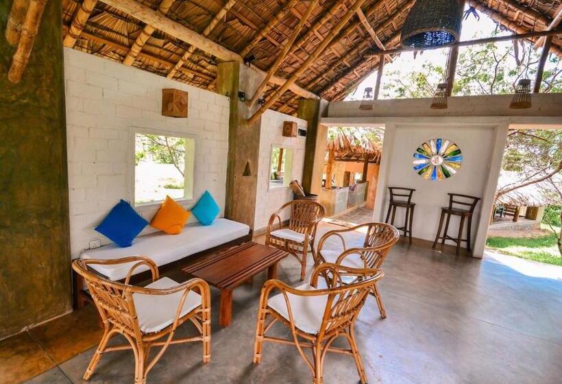 Хижина, Back Of Beyond   Wellness Retreat
