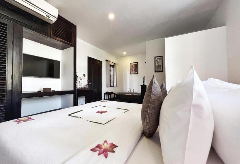 اتاق لوکس با چشم‌انداز استخر, The Bliss Angkor