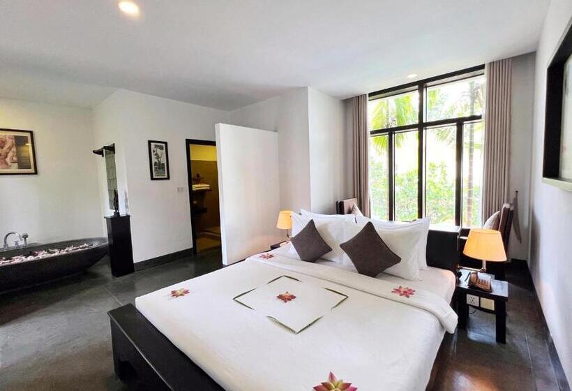 اتاق لوکس با چشم‌انداز استخر, The Bliss Angkor