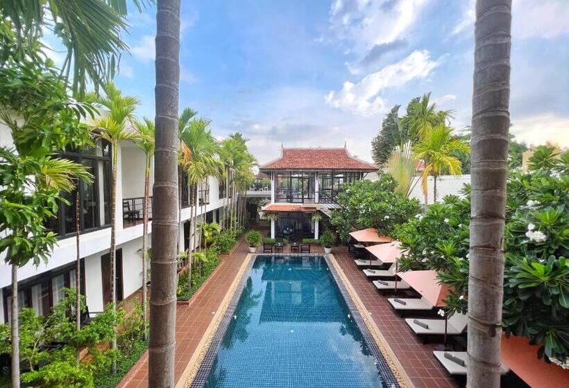اتاق لوکس با چشم‌انداز استخر, The Bliss Angkor