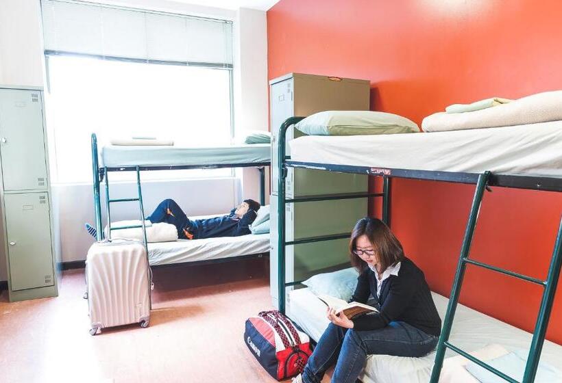 공용 욕실 구비 공동 객실 내의 침대, Melbourne City Backpackers