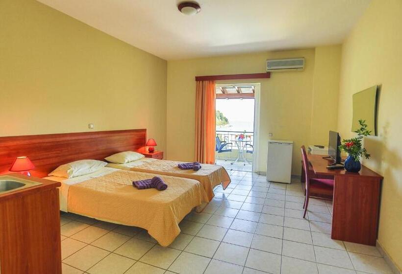 Номер Стандарт Вид на Море с Балконом, Amfitriti Hotel & Studios