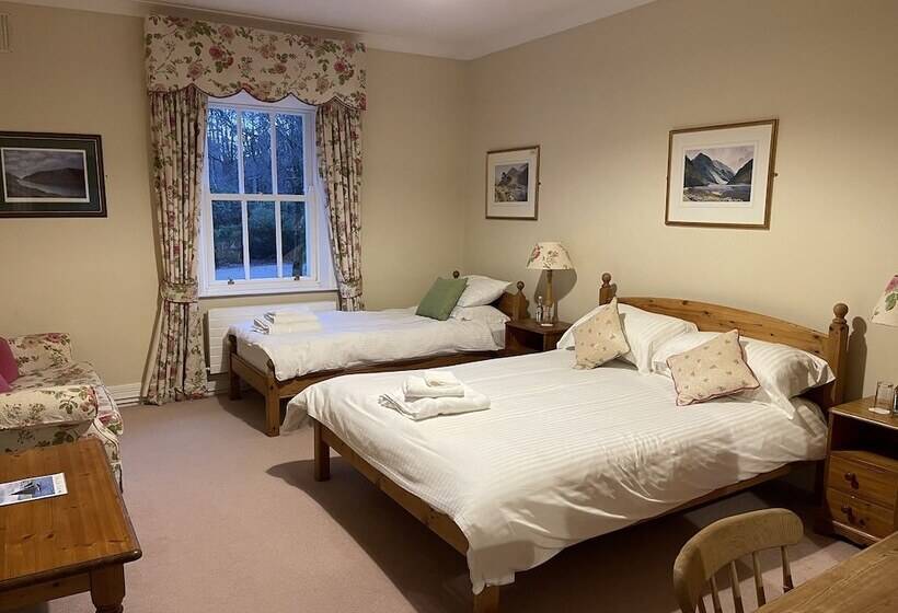 标准三人间, Delphi Lodge