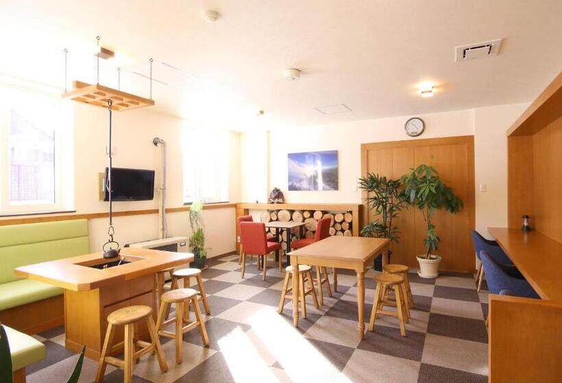 اتاق استاندارد با سرویس بهداشتی مشترک, Lodge Koropokkuru