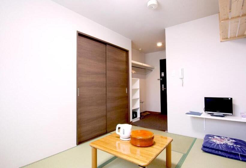 اتاق استاندارد با سرویس بهداشتی مشترک, Lodge Koropokkuru