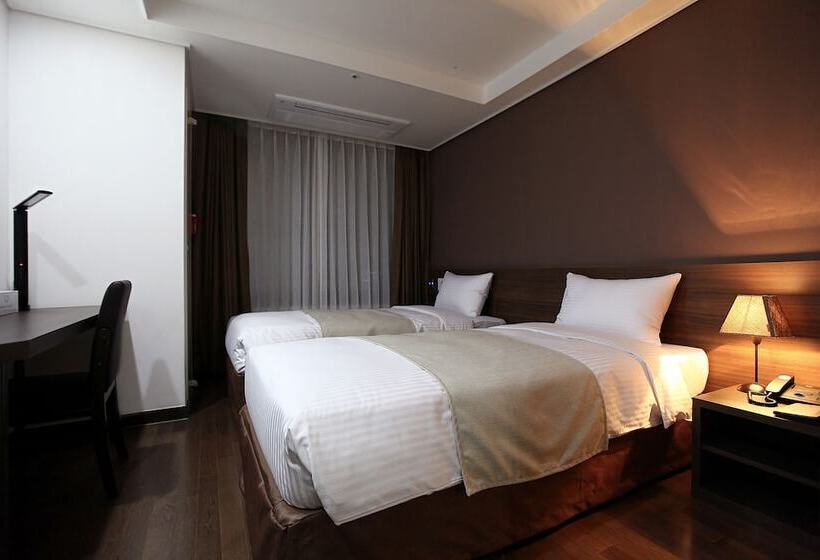 Quarto Estandar, Urban Place Gangnam